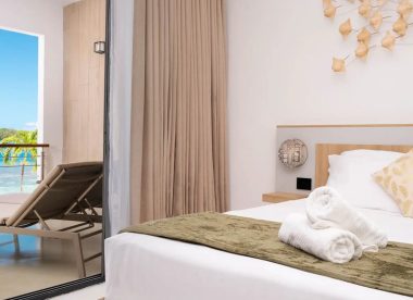 Cook’s Bay Hotel Moorea – 7 Nights