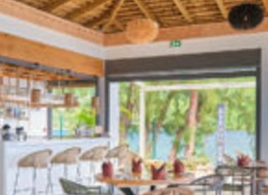 Cook’s Bay Hotel & Suites