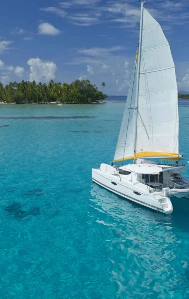 Discover Huahine, Taha'a, Raiatea on a catamaran © Tahiti Tourisme