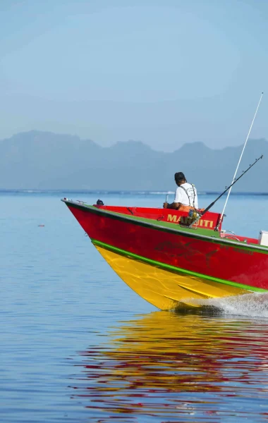 Un pécheur qui s'en va en haute mer ©Tahiti Tourisme