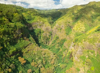 Une cascade à Nuku Hiva © Grégoire Le Bacon