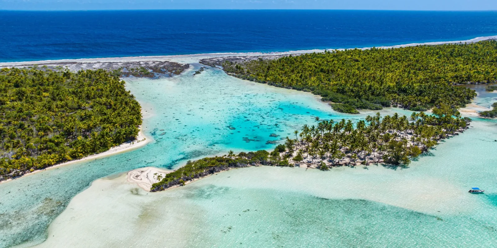 Fakarava from the air © Michael Runkel