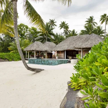 Couple at the Bora Bora by Pearl Resort with white sand beach © Grégoire Le Bacon