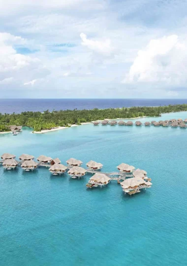 Hotel bungalows in Bora Bora© Grégoire Le Bacon _ LionAiles