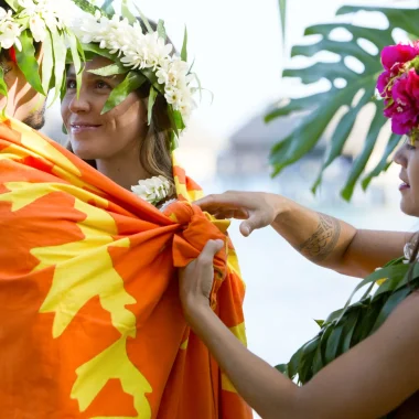 Traditional wedding with tifaifai © Tahiti Tourisme