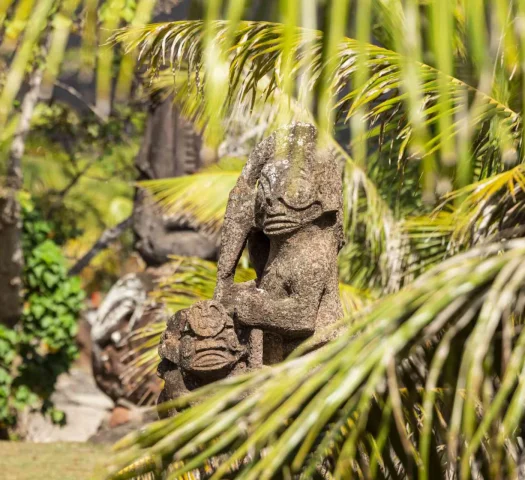 Stone tikis from Nuku Hiva © Grégoire Le Bacon