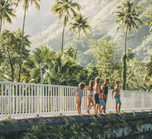 Children on the Faaone bridge about to jump into the river © Overpeek Studio