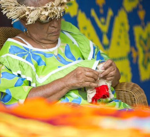 Handmade tifaifai ©Tahiti Tourisme