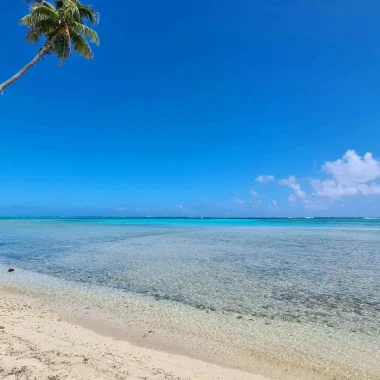 Enjoying the lagoon in Moorea© TAHITI HOMES Ltd